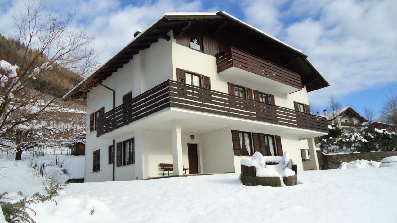 Апартаменты Casa Gregori Мале Экстерьер фото